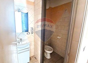 Bagno - Commercial Premises Via Ferrante Imparato
209, Napoli - photo 8