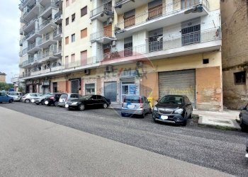 Edificio all\'aperto - Commercial Premises Via Ferrante Imparato
209, Napoli - photo 14
