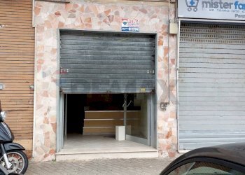 Edificio all\'aperto - Commercial Premises Via Ferrante Imparato
209, Napoli - photo 1
