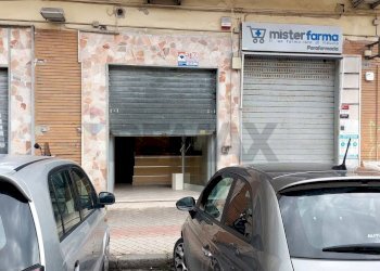 Edificio all\'aperto - Commercial Premises Via Ferrante Imparato
209, Napoli - photo 2