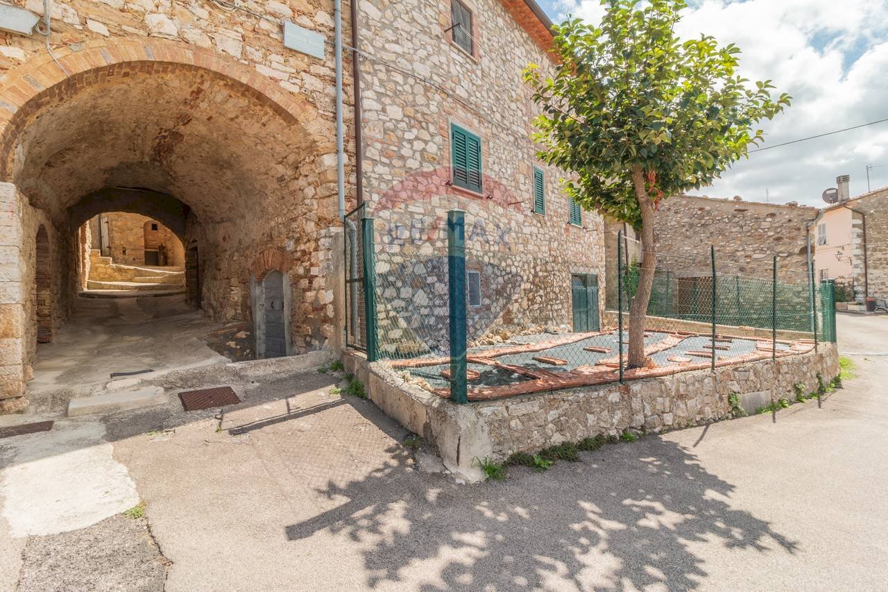 Edificio all\'aperto - Trilocale Vicolo dei Priori
 
2, Semproniano - foto 3