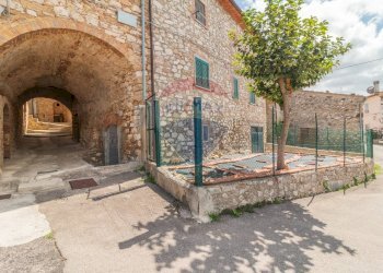 Edificio all\'aperto - Trilocale Vicolo dei Priori
 
2, Semproniano - foto 3