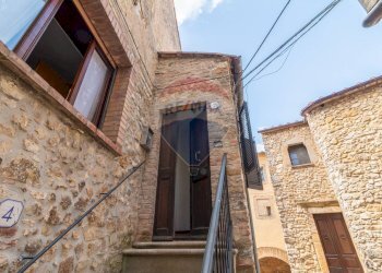 Edificio all\'aperto - Trilocale Vicolo dei Priori
 
2, Semproniano - foto 10