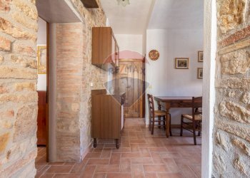 Sala da pranzo - Trilocale Vicolo dei Priori
 
2, Semproniano - foto 12