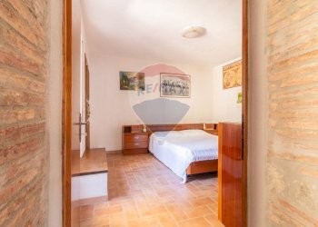 Camera / camera da letto - Trilocale Vicolo dei Priori
 
2, Semproniano - foto 25