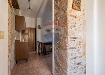 Hall / corridoio - Trilocale Vicolo dei Priori
 
2, Semproniano - foto 37