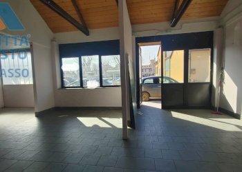 Foto 2 - Negozio PIAZZA LUCIO LIBERTINI, Chivasso - foto 2