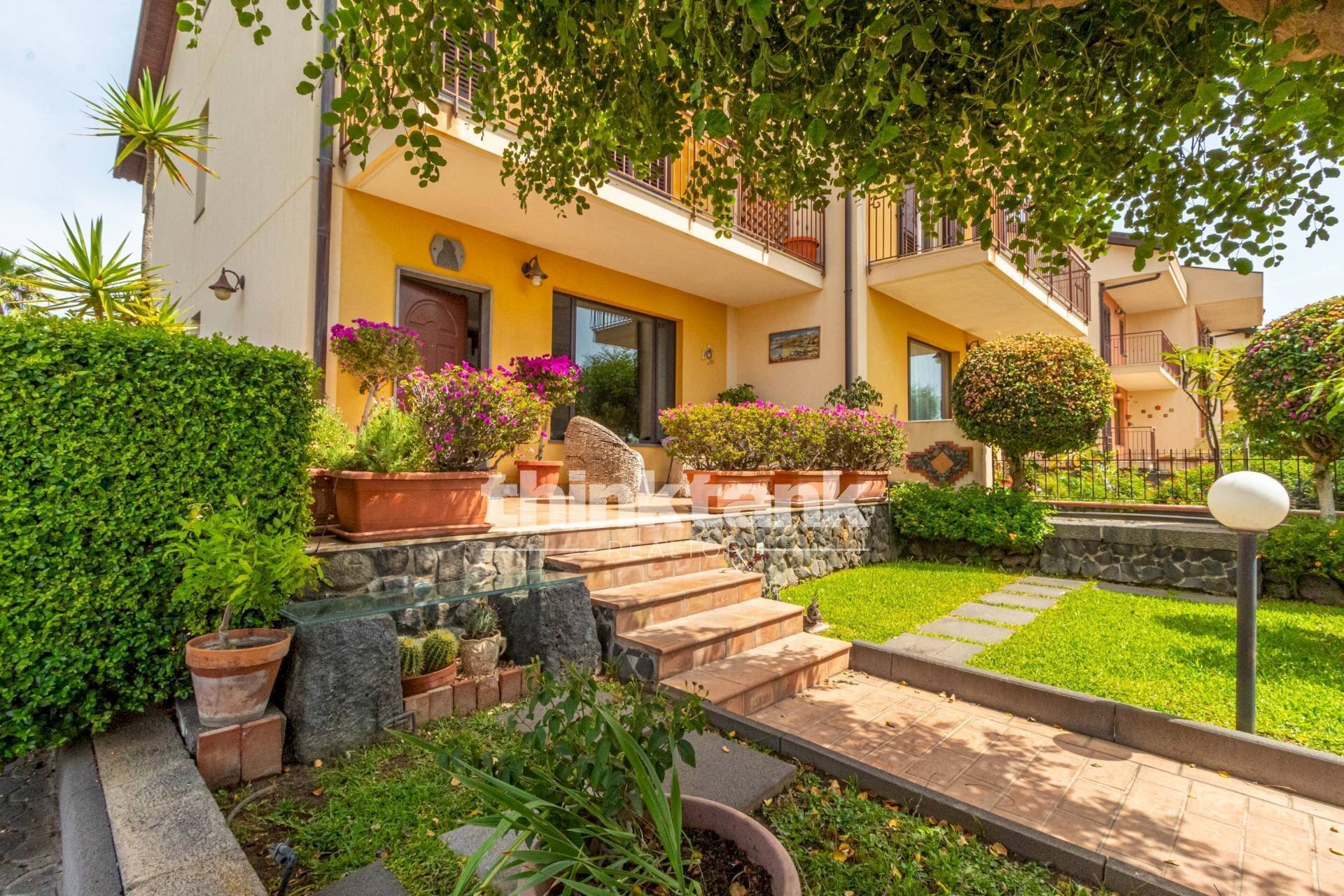 Foto 2 - Villa a Schiera Via Capomulini
 
snc, Acireale - foto 2