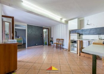 Interno non residenziale - Four-room apartment via San Martino, Saluzzo - photo 4