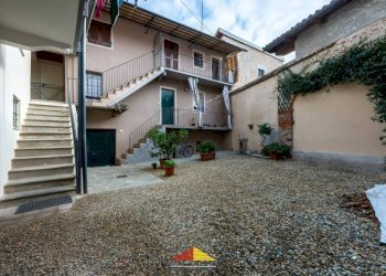 Cortile interno - Quadrilocale via San Martino, Saluzzo - foto 9