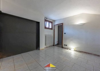 Stanza non arredata - Four-room apartment via San Martino, Saluzzo - photo 23
