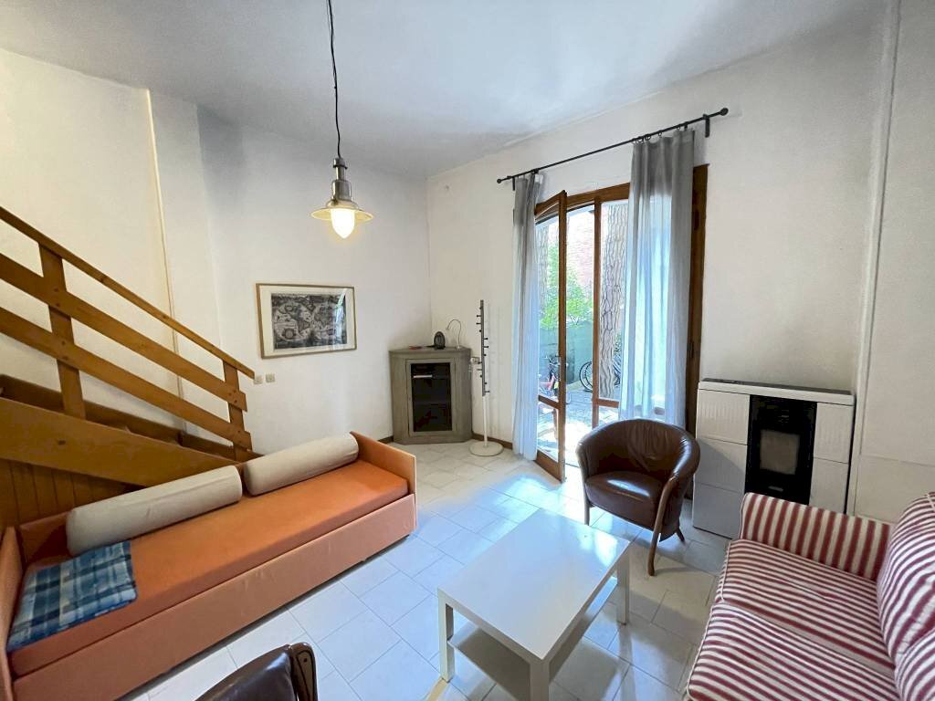 Salone - Villa a Schiera piazza Torino, Ravenna (zona Porto Corsini) - foto 2