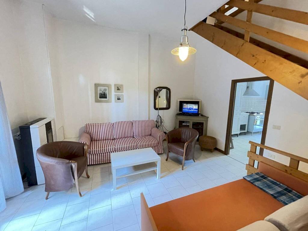 Salone - Villa a Schiera piazza Torino, Ravenna (zona Porto Corsini) - foto 3
