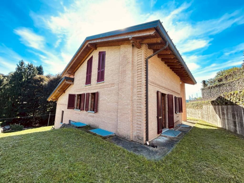 Facciata - Villa via Sant'Antonino, Cantello - foto 1