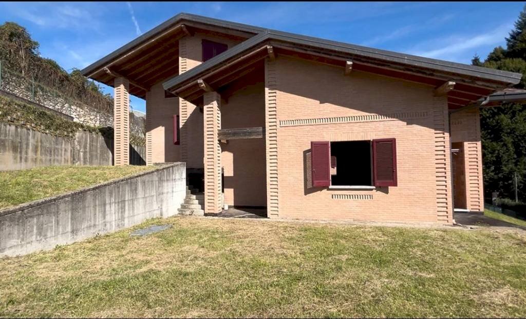 Facciata - Villa via Sant'Antonino, Cantello - foto 2