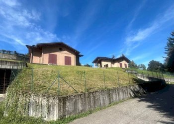Facciata - Villa via Sant'Antonino, Cantello - foto 6