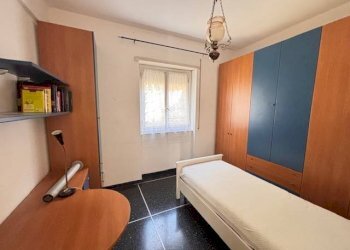 Camera da letto - Quadrilocale via delle Ginestre, Genova (zona Marassi) - foto 10