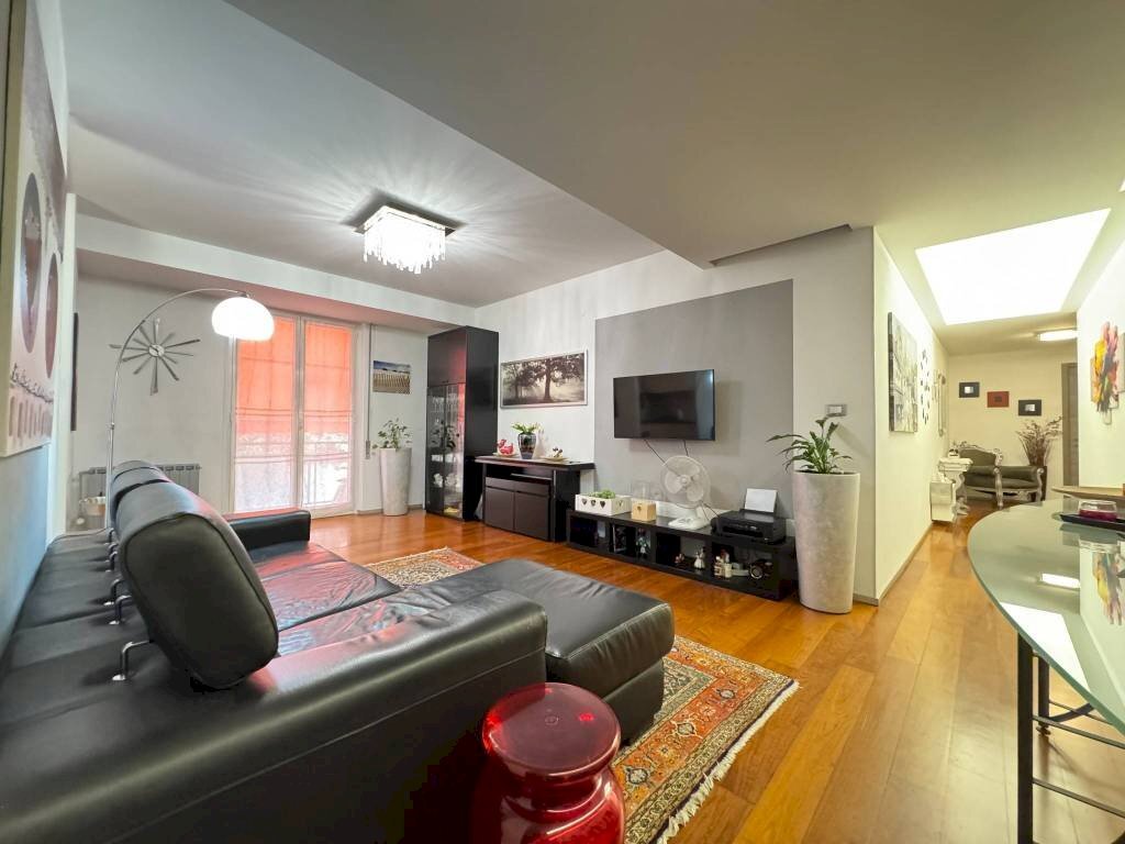 Salone - Four-room apartment via San Michele, 8, Savona (neighborhood Oltreletimbro) - photo 1