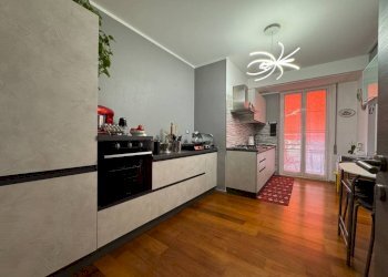 Cucina - Quadrilocale via San Michele, 8, Savona (zona Oltreletimbro) - foto 10
