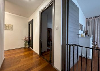 Corridoio - Four-room apartment via San Michele, 8, Savona (neighborhood Oltreletimbro) - photo 16