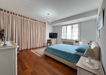 Camera da letto - Four-room apartment via San Michele, 8, Savona (neighborhood Oltreletimbro) - photo 17