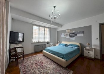 Camera da letto - Quadrilocale via San Michele, 8, Savona (zona Oltreletimbro) - foto 18
