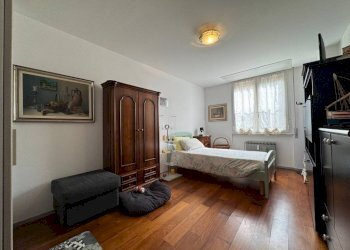 Camera da letto - Four-room apartment via San Michele, 8, Savona (neighborhood Oltreletimbro) - photo 21