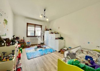 Camera da letto - Quadrilocale via Fratelli Francia, 2, Cairo Montenotte - foto 26