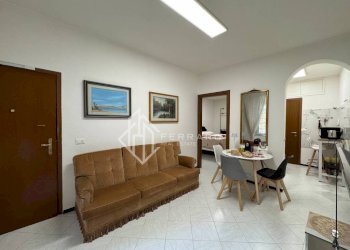 Salone - Two-room apartment vico Gallicò, Savona (neighborhood Centro storico) - photo 3