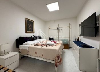 Camera da letto - Bilocale vico Gallicò, Savona (zona Centro storico) - foto 9