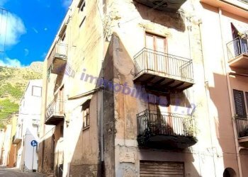 Facciata - Casa indipendente via Roma, Castellammare del Golfo - foto 4