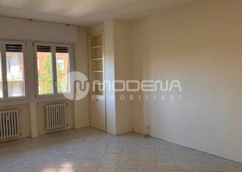 Bilocale Modena (zona Circoscrizione 1) - foto 2