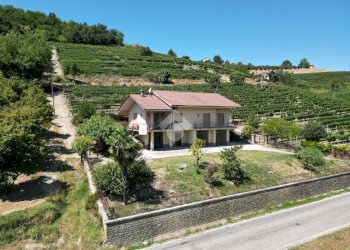 Independent house Località Altavilla, Alba - photo 1