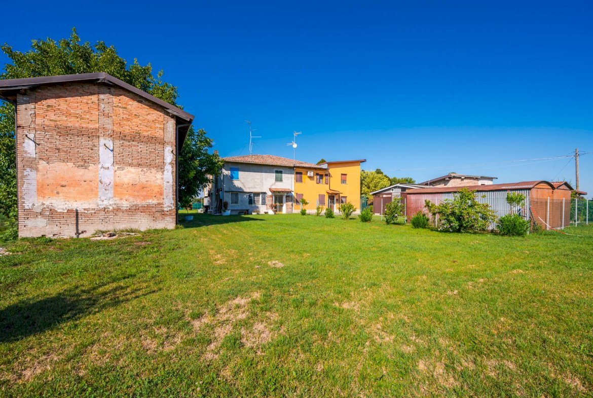 Semi-detached Villa San Pietro in Casale - photo 3