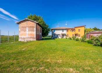 Semi-detached Villa San Pietro in Casale - photo 2