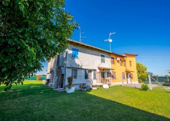 Semi-detached Villa San Pietro in Casale - photo 1