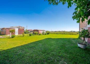 Semi-detached Villa San Pietro in Casale - photo 9