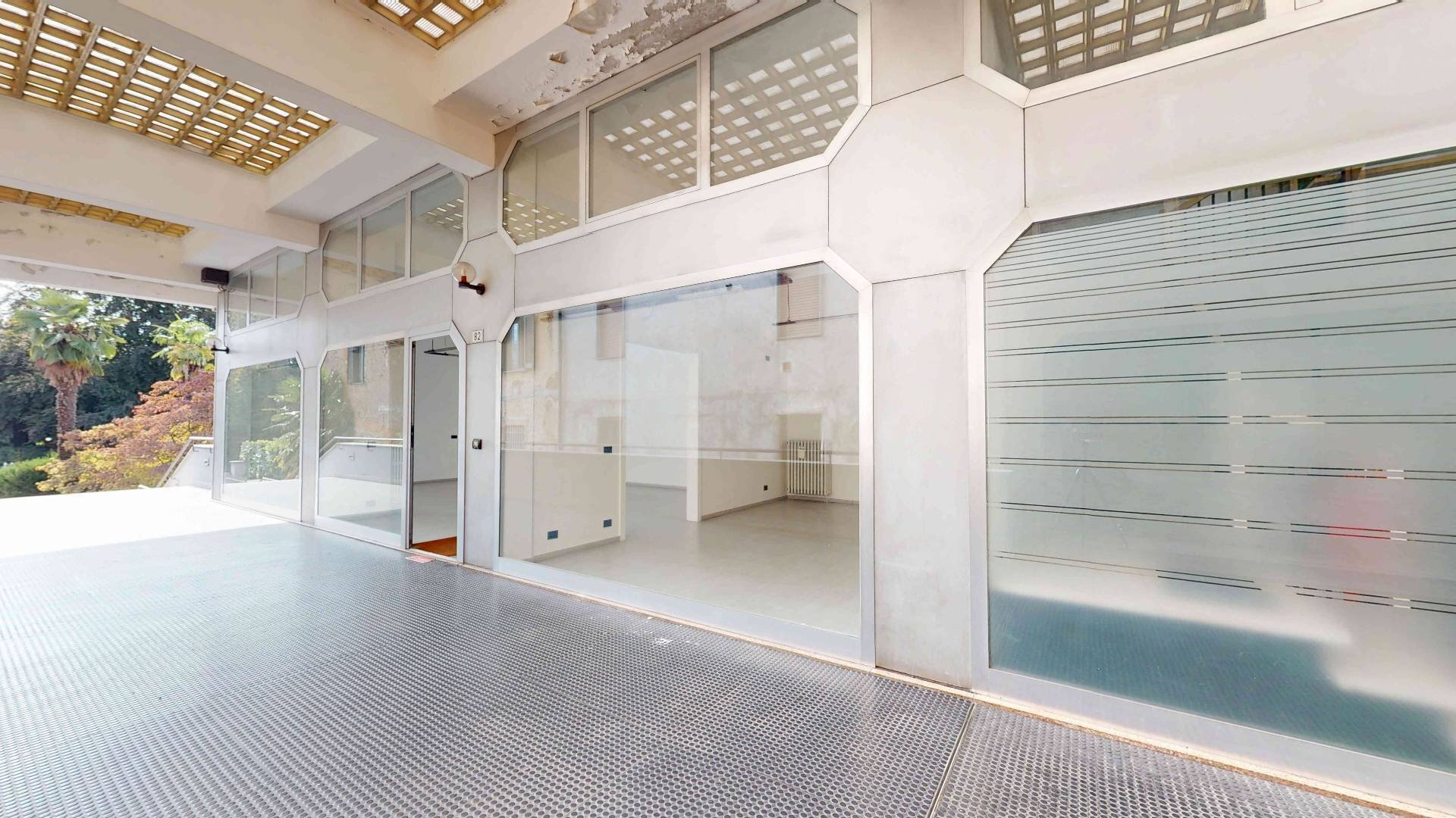 Foto 2 - Commercial Premises corso bernacchi, Tradate - photo 2