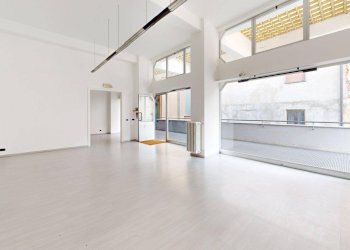 Foto 12 - Commercial Premises corso bernacchi, Tradate - photo 12