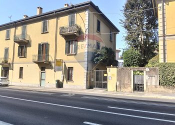 Edificio all\'aperto - Trilocale Viale Aguggiari
 
13, Varese - foto 2