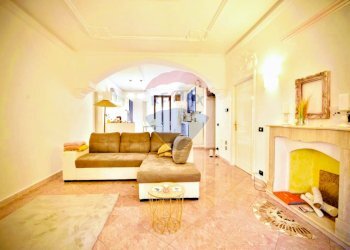 Soggiorno - Trilocale Viale Aguggiari
 
13, Varese - foto 12