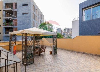 Terrazza - Casa indipendente Via Pittoresca
 
12/12A, Catania - foto 1