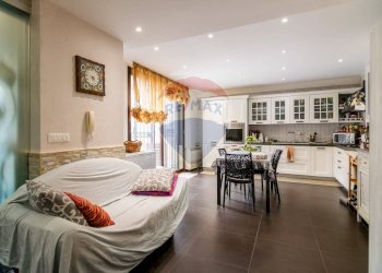 Sala da pranzo - Casa indipendente Via Pittoresca
 
12/12A, Catania - foto 9