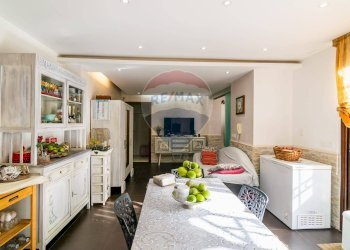 Sala da pranzo - Casa indipendente Via Pittoresca
 
12/12A, Catania - foto 12