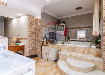 Bagno - Casa indipendente Via Pittoresca
 
12/12A, Catania - foto 17