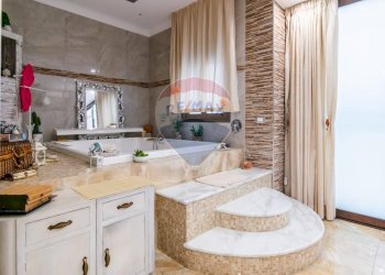 Bagno - Casa indipendente Via Pittoresca
 
12/12A, Catania - foto 18