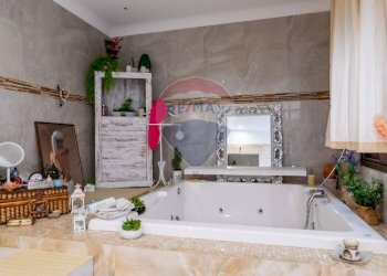 Bagno - Casa indipendente Via Pittoresca
 
12/12A, Catania - foto 19