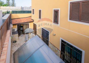 Terrazza - Casa indipendente Via Pittoresca
 
12/12A, Catania - foto 41