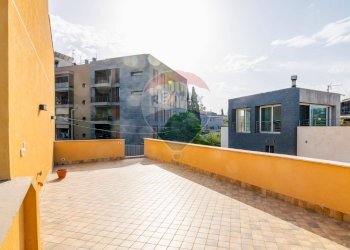 Terrazza - Casa indipendente Via Pittoresca
 
12/12A, Catania - foto 45