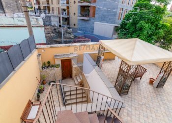 Terrazza - Casa indipendente Via Pittoresca
 
12/12A, Catania - foto 46